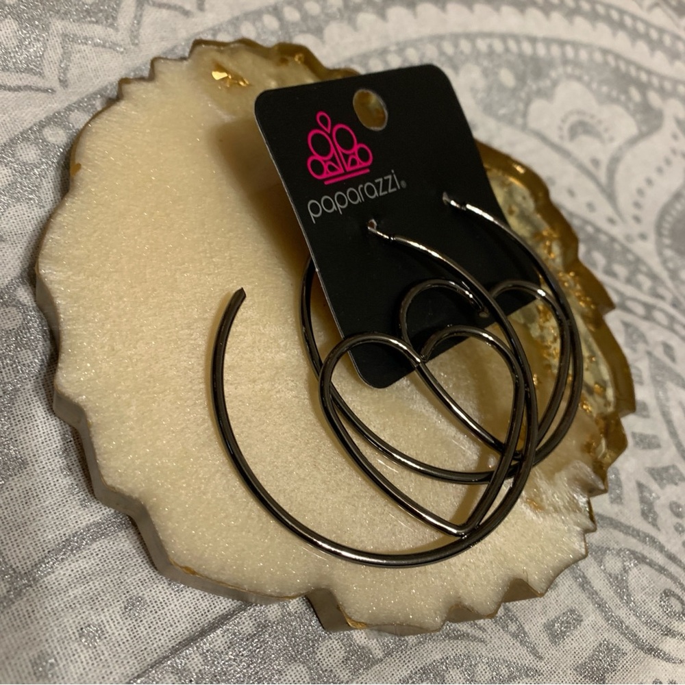 Paparazzi Hoop Earrings Heart Detail